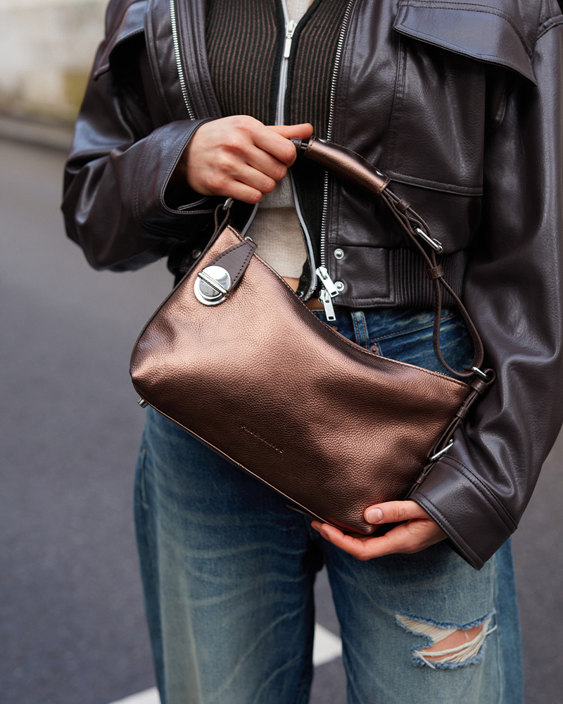 Elliott leather baguette shoulder bag