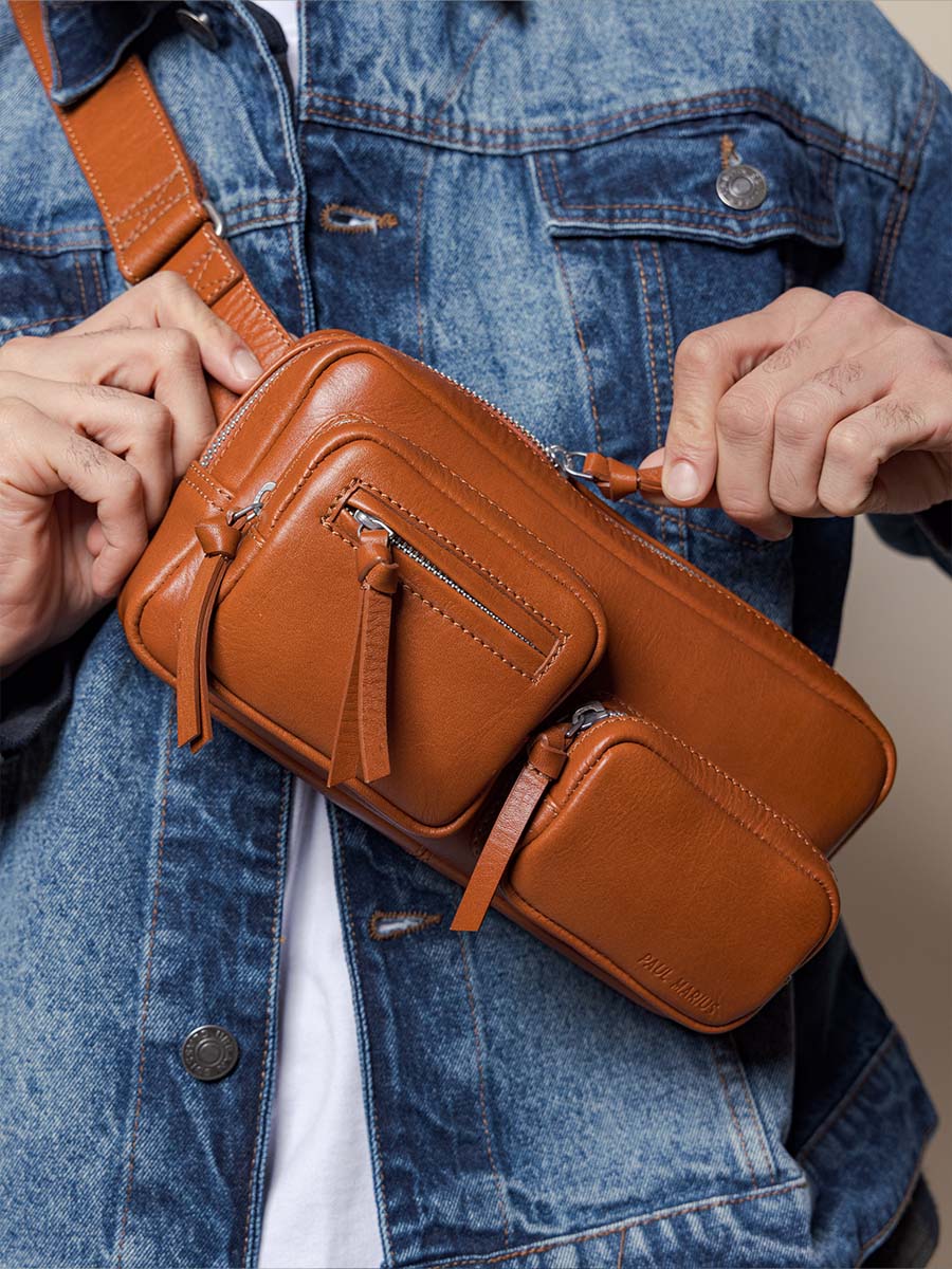 fanny-pack-leather-brown-labanane-90s-cognac-ambient-view-m86-co