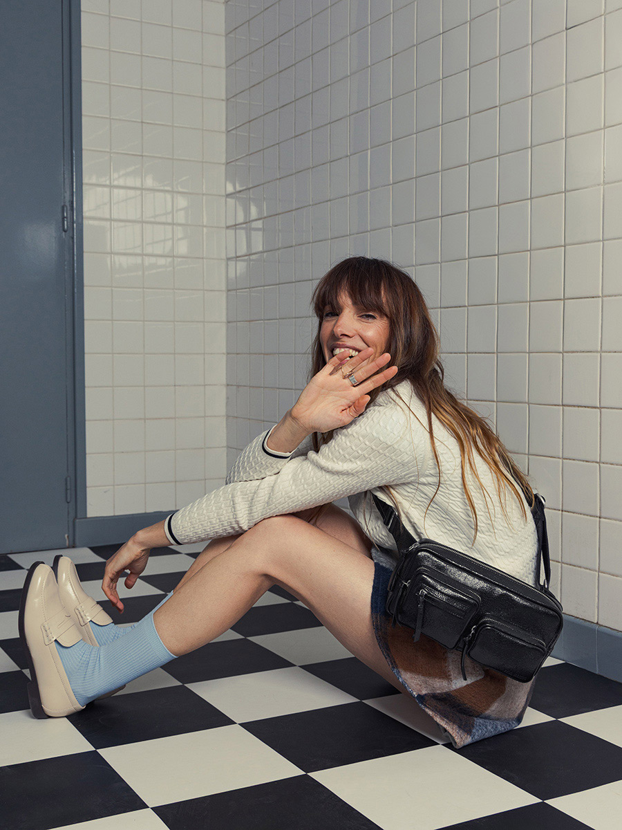 fanny-pack-shimmering-black-leather-labanane-90s-eclipse-inside-view-m86-m-b