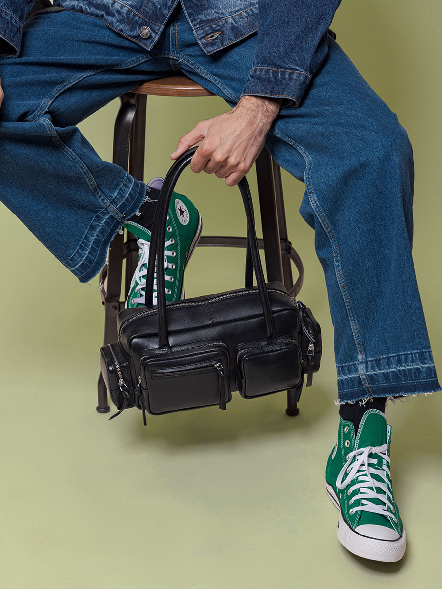 multipockets-bag-leather-lebasset-90s-black-focus-material-view-w56-b