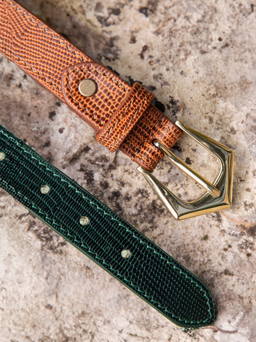 women-leather-belt-brown-ambient-view-picture-laceinture-albane-1960-amber-paul-marius-lb-l-l