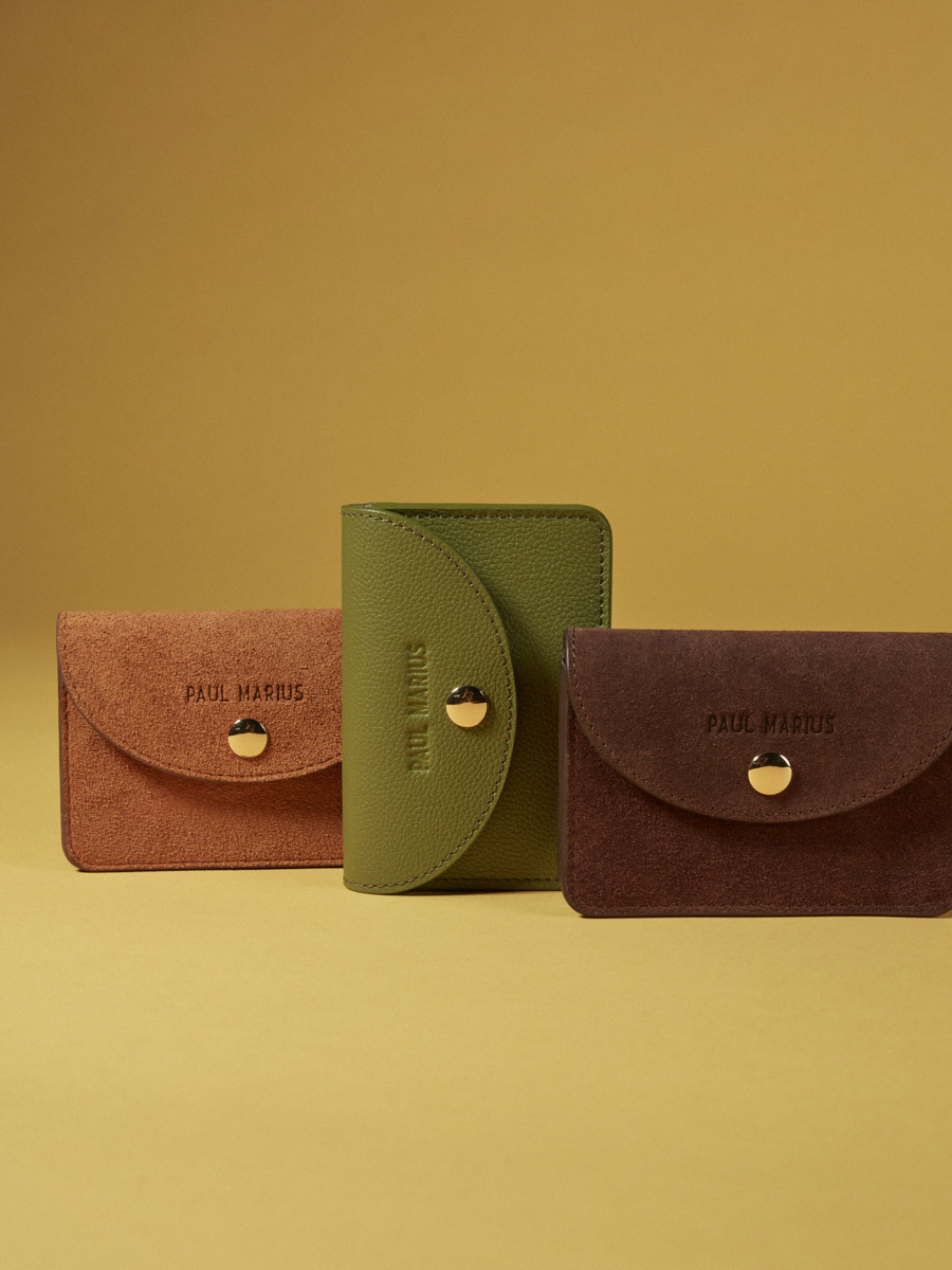 purse-brown-leather-basile-brick-ambient-view-m75-su-co