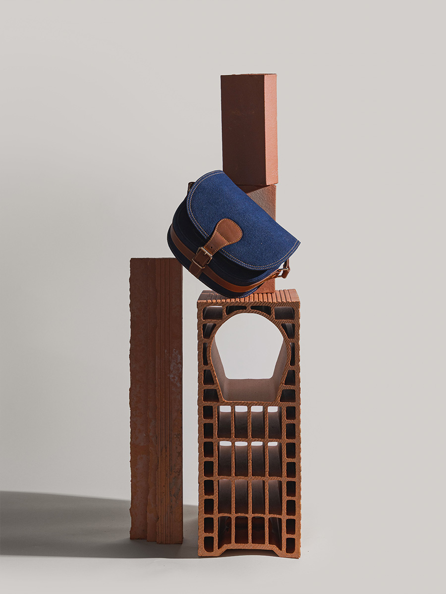 blue-jean-shoulder-bag-lebohemien-denim-brut-focus-material-view-m44-dblu-denim