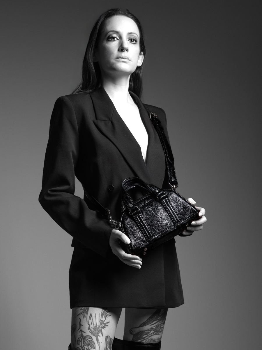 shimmering-black-leather-handbag-lemini-bowling-eclipse-paul-marius-campaign-picture-w45xs-m-b