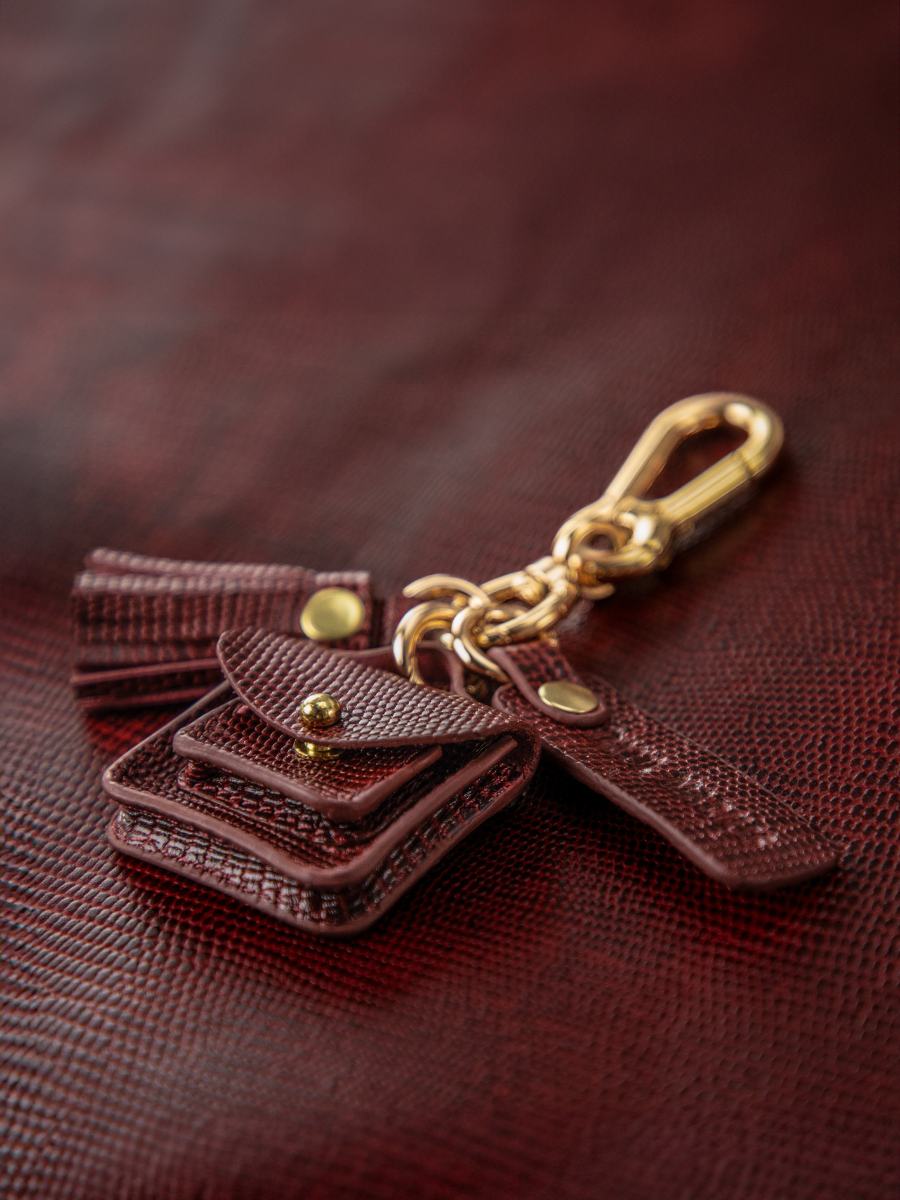 red-leather-key-ring-labreloque-pompon-1960-garnet-paul-marius-ambient-picture-lkc-tassel-l-r