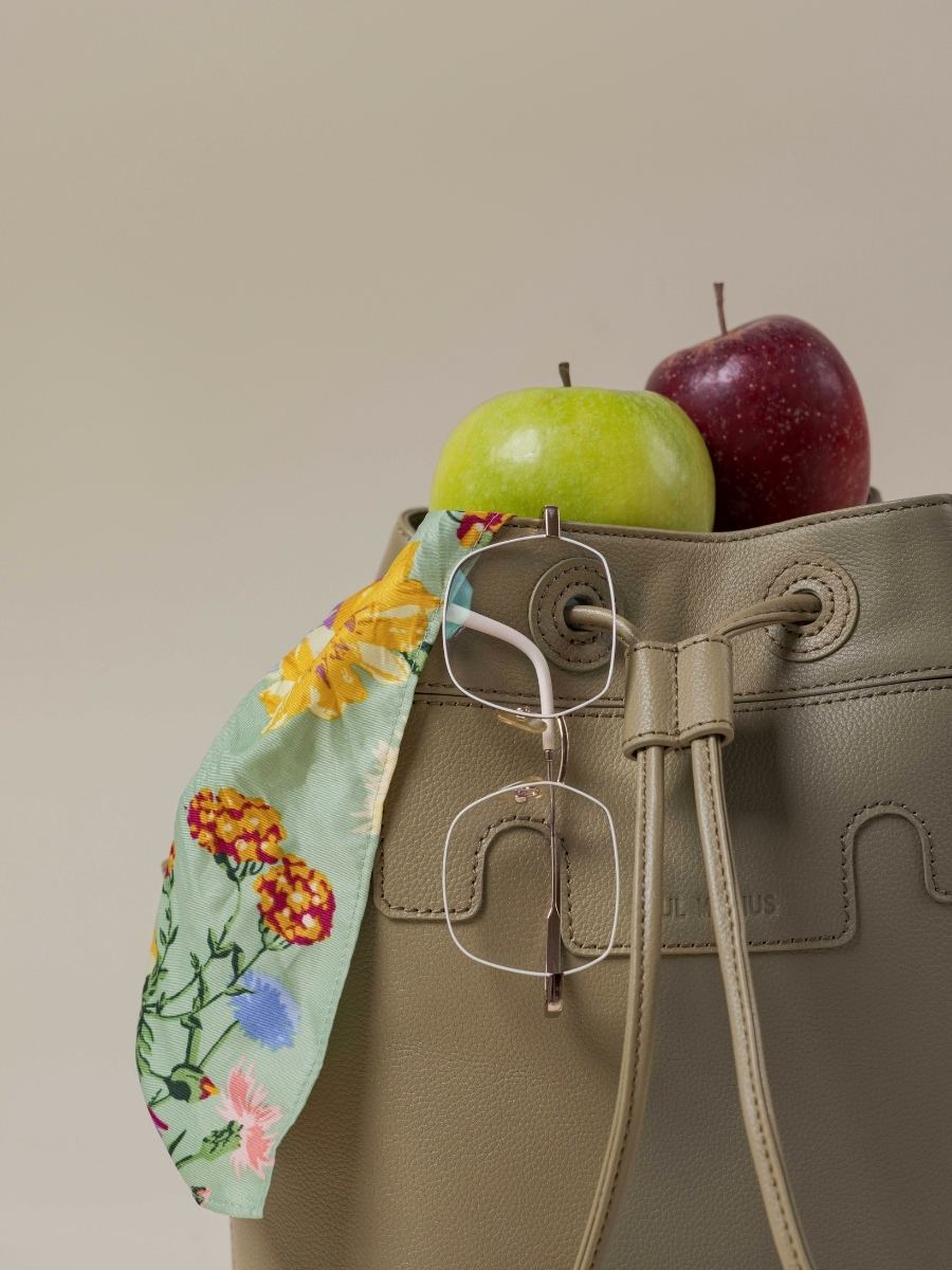 bucket-bag-leather-capucine-almond-focus-material-view-w39-al