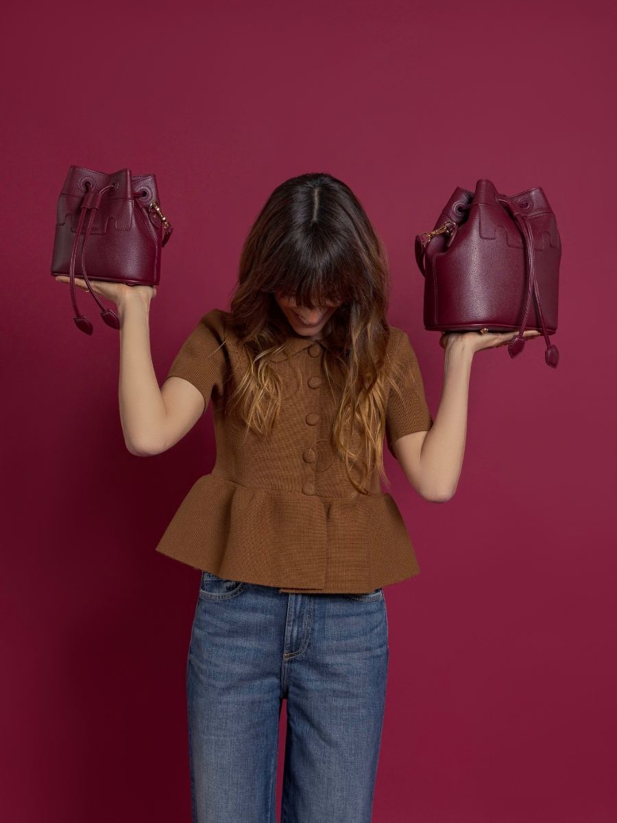 bucket-bag-leather-capucine-burgundy-side-view-w39-p