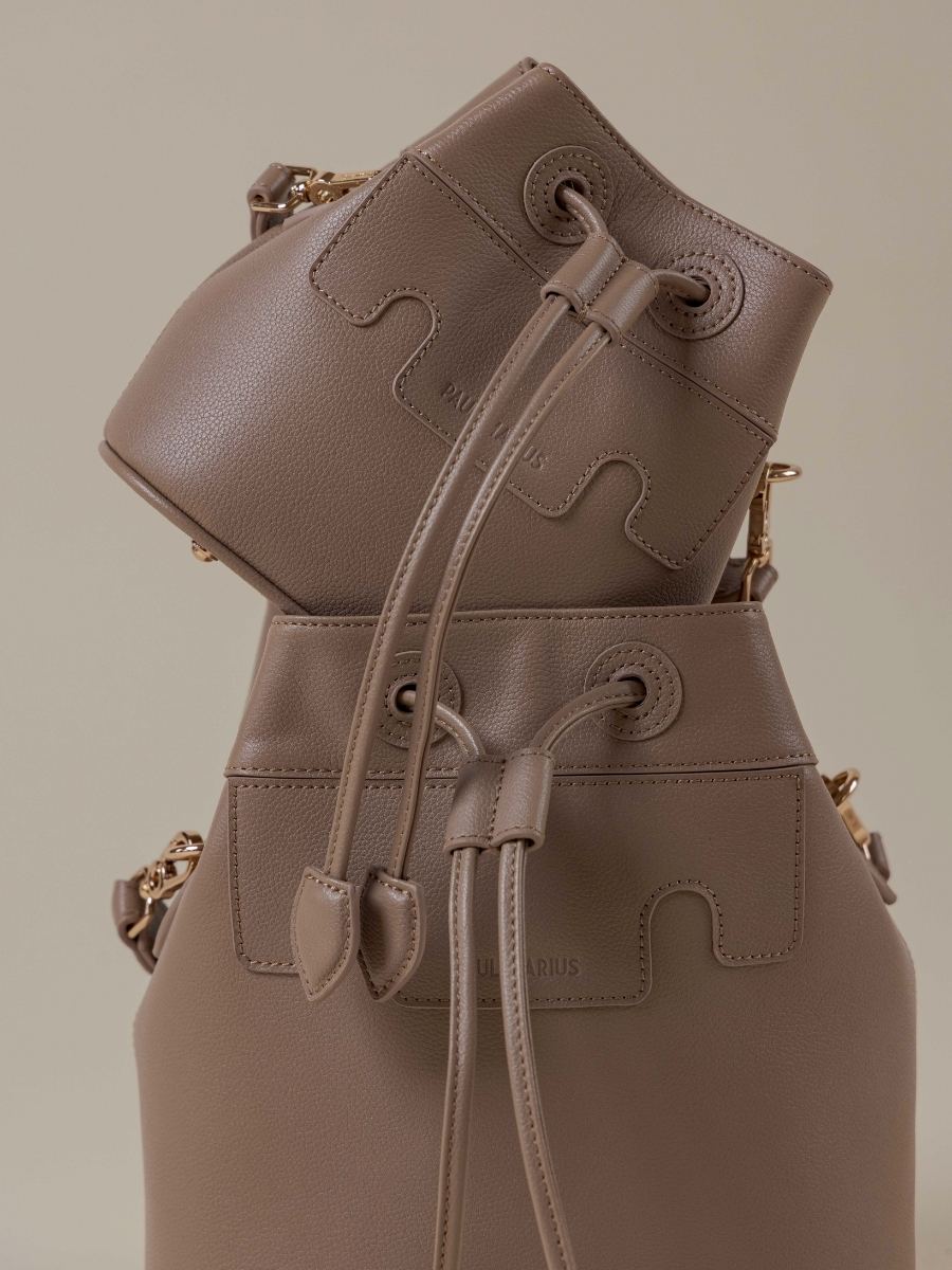 mini-bucket-bag-leather-capucine-xs-taupe-focus-material-view-w39xs-bei