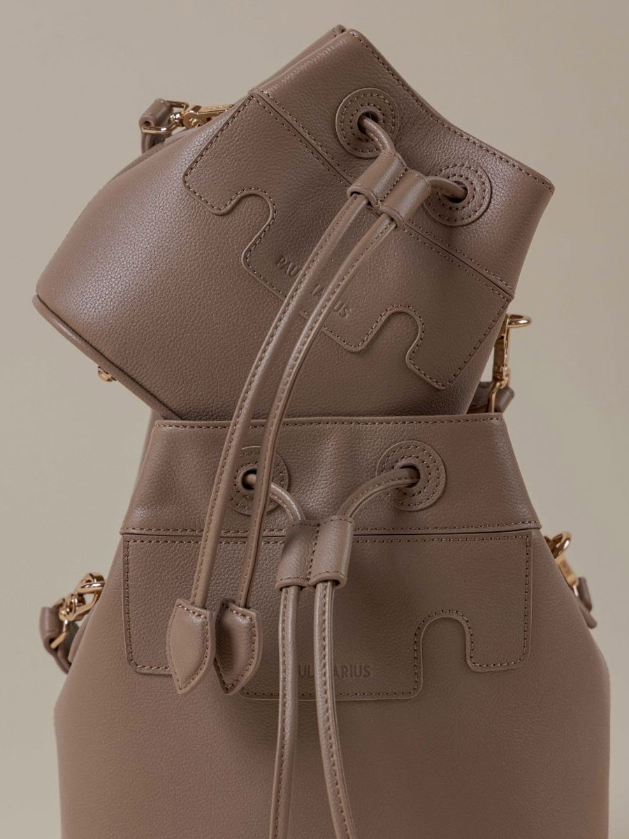 bucket-bag-leather-capucine-taupe-focus-material-view-w39-bei