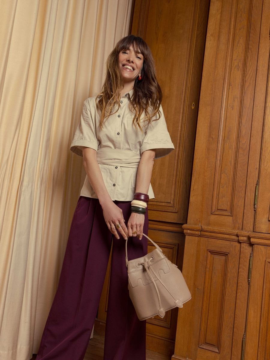 bucket-bag-leather-capucine-taupe-side-view-w39-bei