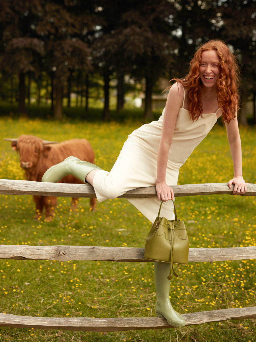 bucket-bag-leather-capucine-olive-green-ambient-view-w39-gr-o