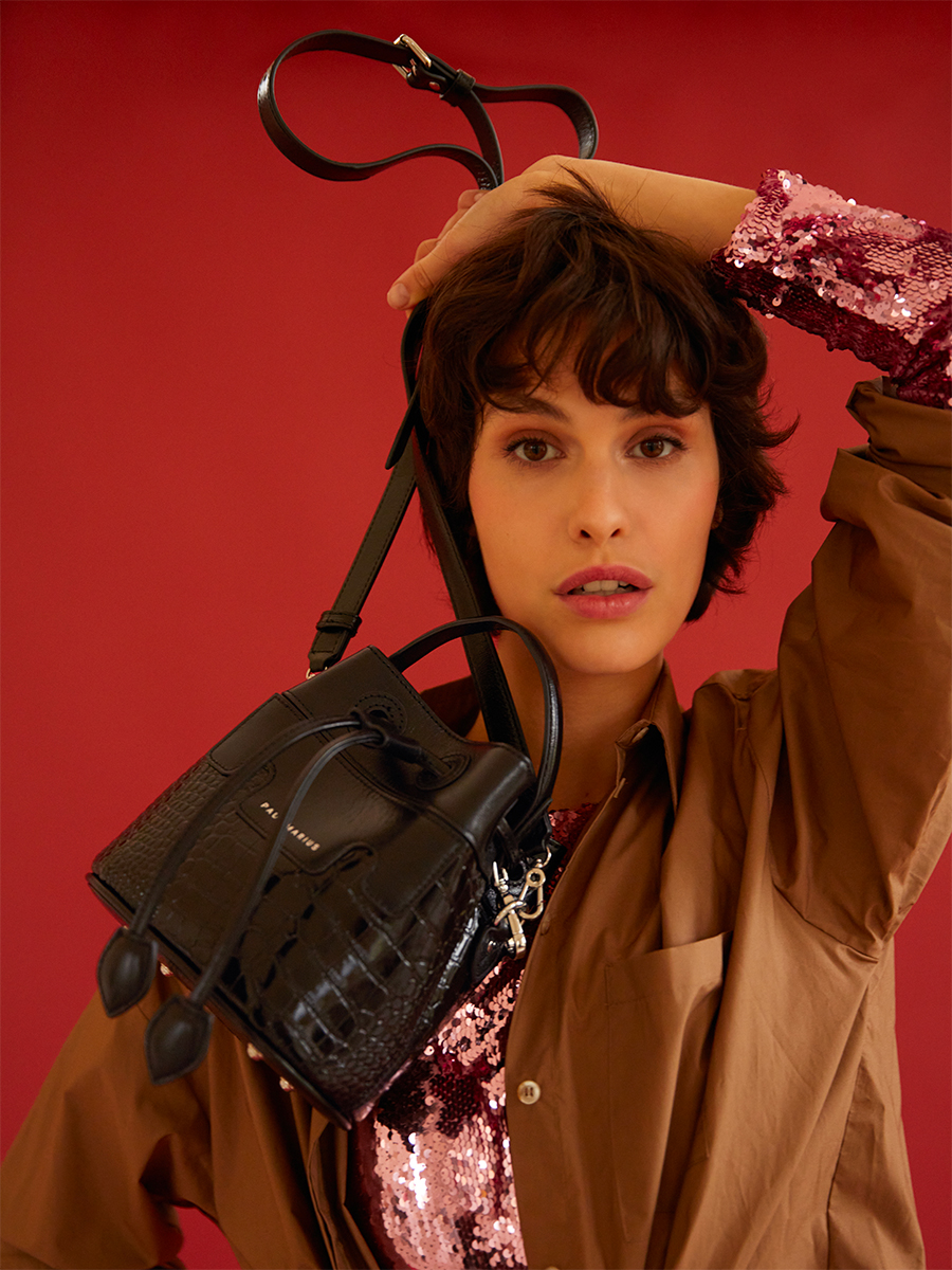 capucine-xs-bag-leather-black-women-patent-ambient-view-w39xs-cr-ver-b