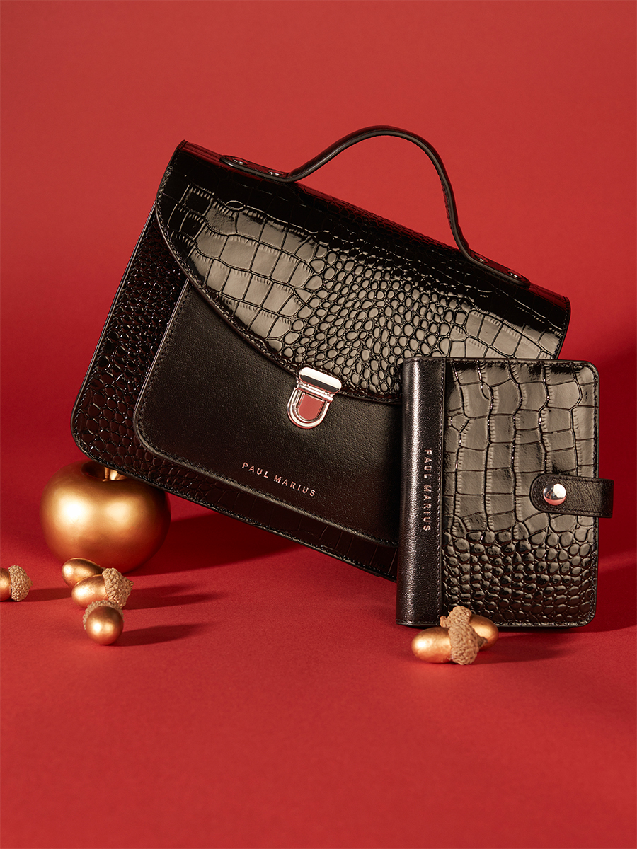 le-portefeuille-jeanne-croco-leather-woman-patent-black-ambient-view-m34-cr-ver-b