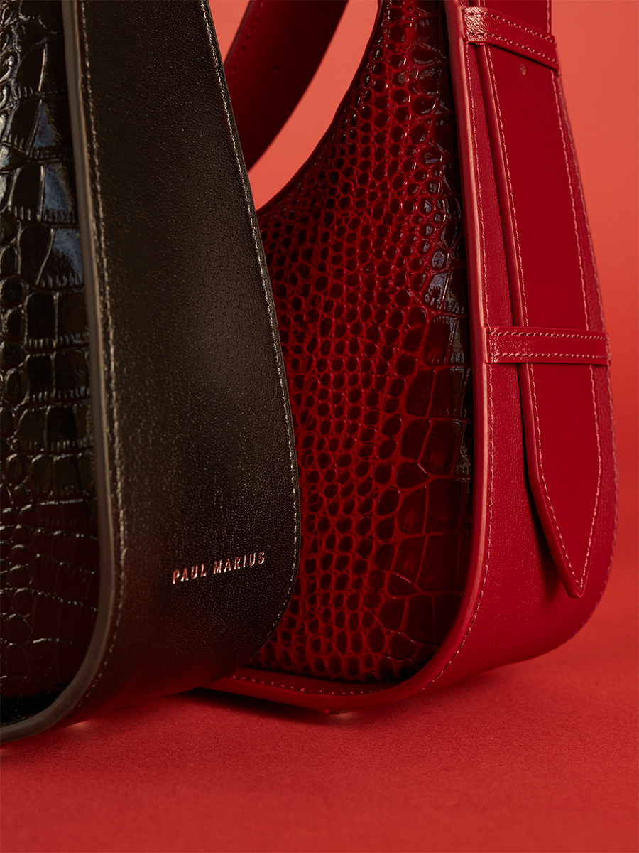 victoire-handbag-leather-black-patent-focus-material-w54-cr-ver-b