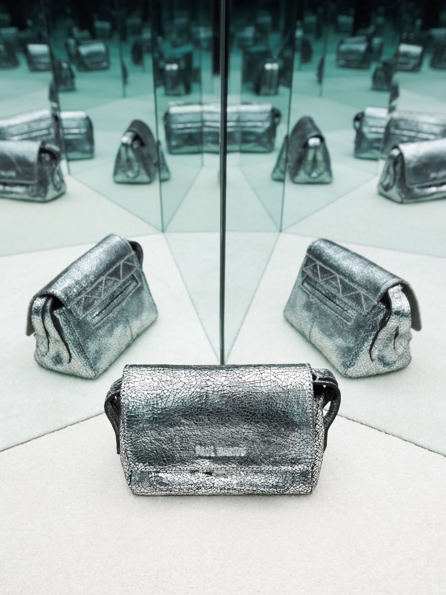 cross-body-bag-diane-xs-miroir-silver-campaign-view-w35xs-mir