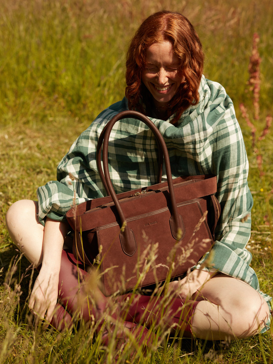 travel-bag-handbag-eros-chocolate-ambient-view-w52m-su-db