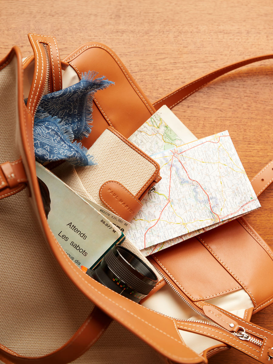 Medium beige canvas tote bag LeCabas Escapade - Beige Canvas ambient view