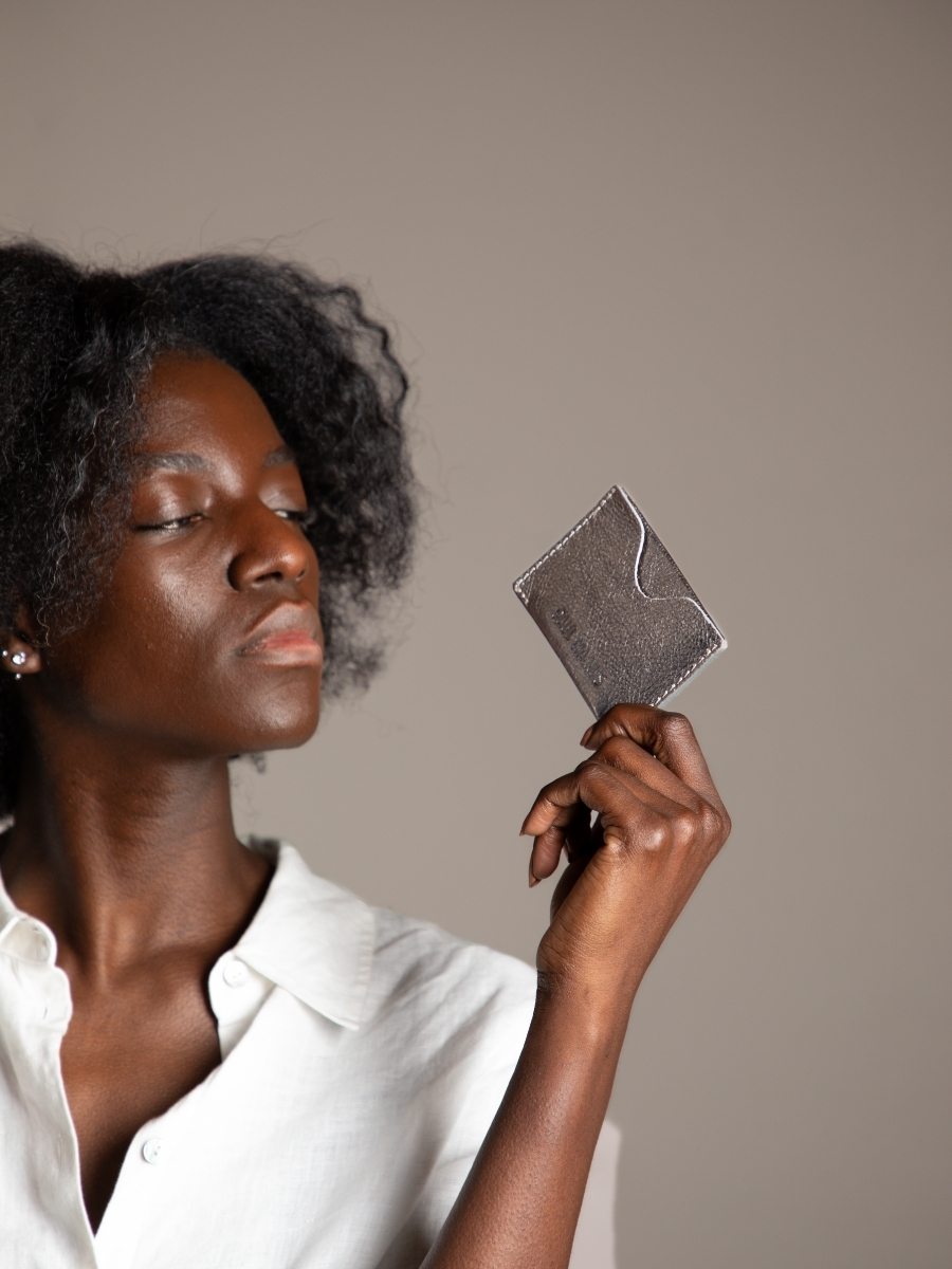 silver-leather-card-holder-leporte-cartes-gabin-steel-paul-marius-campaign-picture-m55-gm