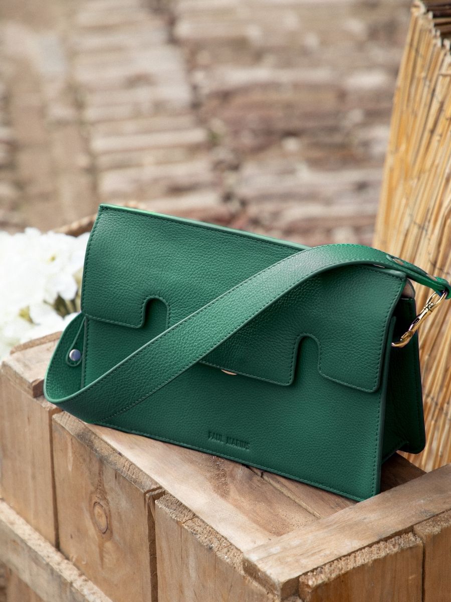 green-leather-baguette-bag-gabrielle-azur-imperial-green-paul-marius-front-view-picture-w42-az-gr