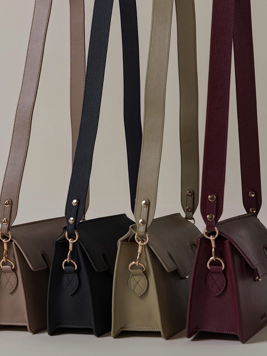 baguette-bag-leather-gabrielle-burgundy-focus-material-view-w42-p