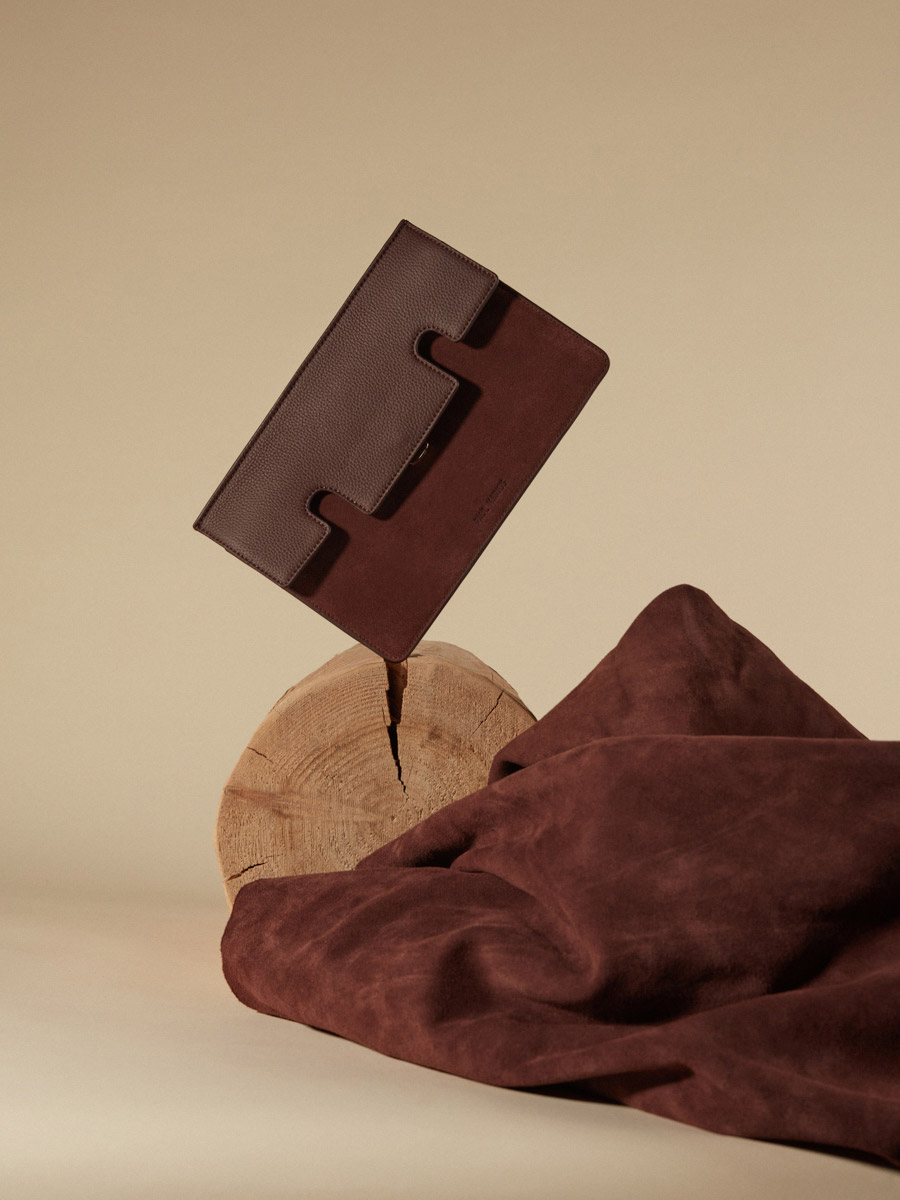 baguette-bag-brown-leather-gabrielle-chocolate-focus-material-view-w42-su-db