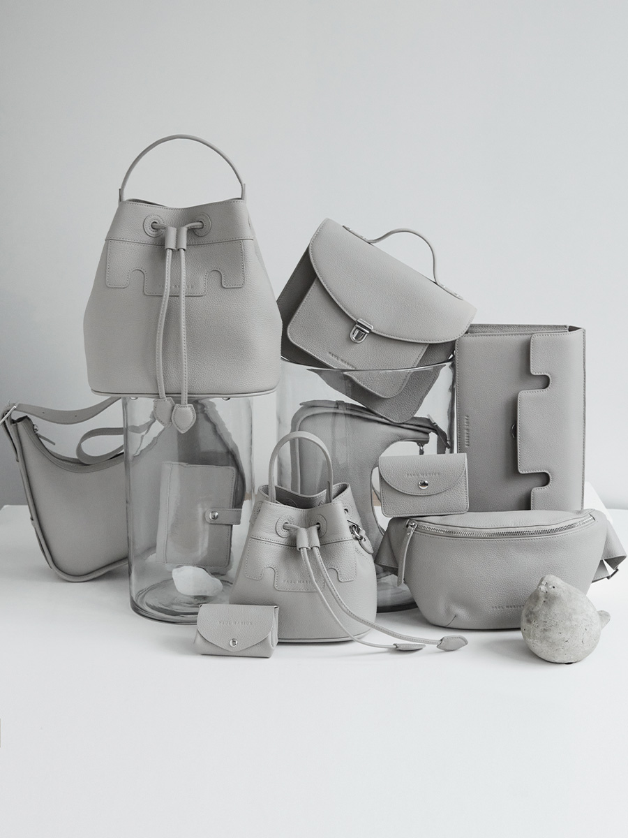 purse-leather-basile-galet-ambient-view-m75-bm-gre