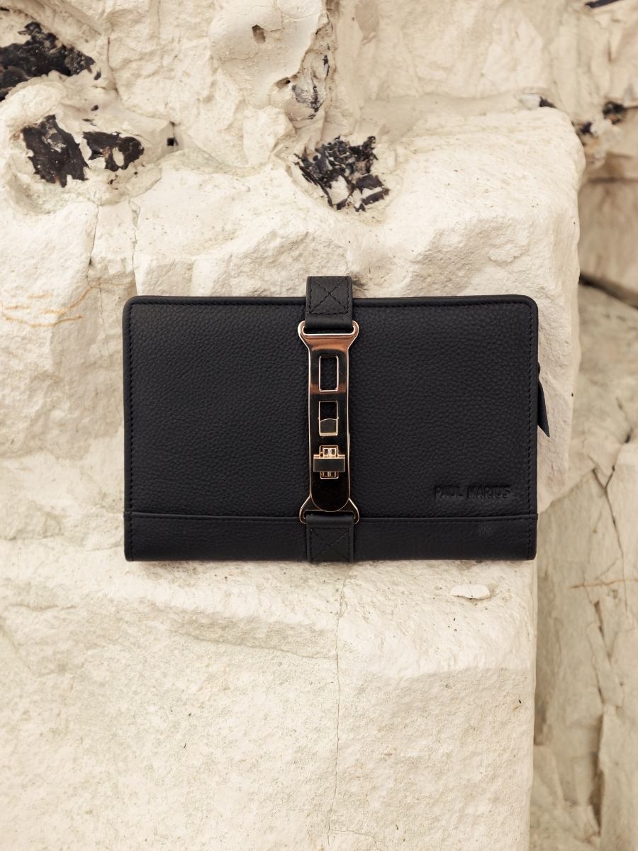 wallet-gaspard-soft-black-ambient-view-m78-bm-b