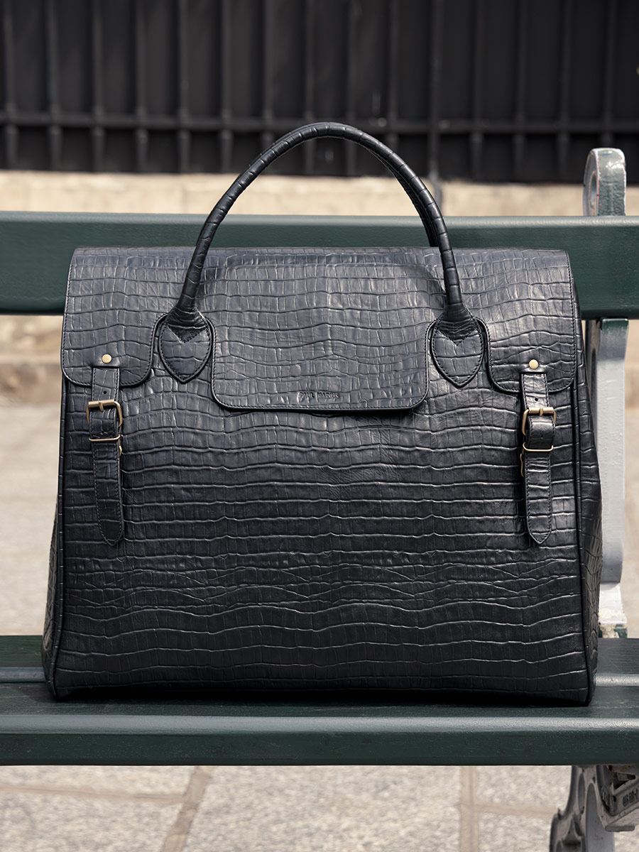 black-leather-travel-bag-rouen-delhi-heritage-jet-black-paul-marius-ambient-view-picture-m105-cr-b