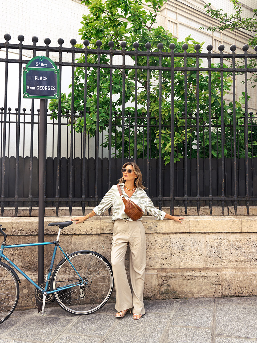 brown-leather-fanny-pack-ambient-view-picture-labanane-heritage-brown-paul-marius-m503-cr-db