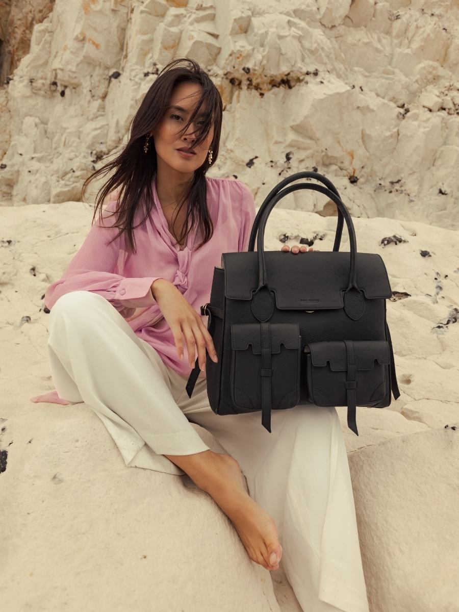 travel-bag-james-soft-black-ambient-view-w53-bm-b-kh