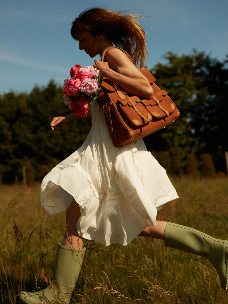 travel-bag-brown-james-brick-ambient-view-w53-su-co