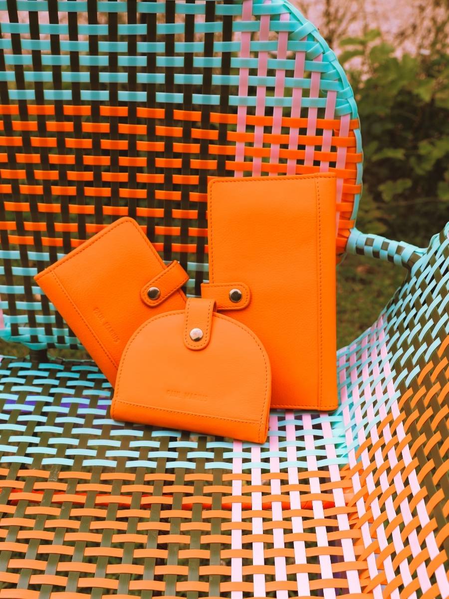 orange-leather-wallet-leportefeuille-jeanne-sorbet-mango-paul-marius-campaign-picture-m34-sb-o