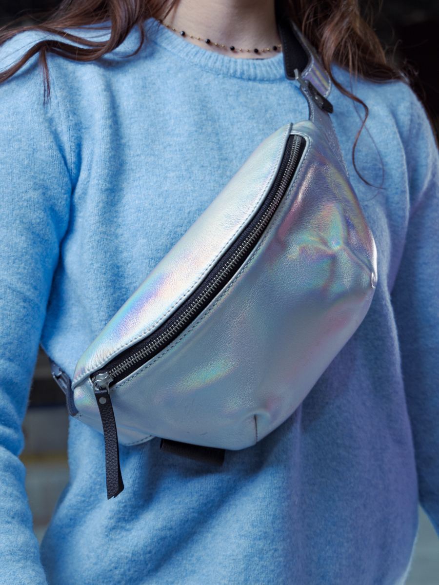 fanny-pack-labanane-givre-holographic-black-campaign-view-m503-giv