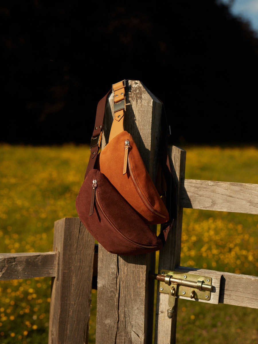 fanny-pack-brown-leather-labanane-brick-ambient-view-m503-su-co