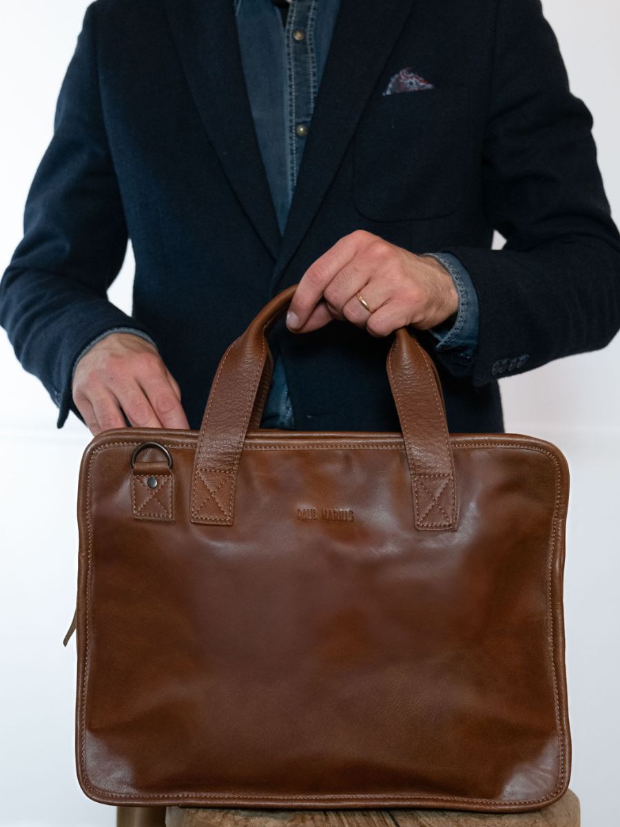 leather-document-holder-brown-focus-material-view-picture-leconquerant-tobacco-brown-paul-marius-b01-mk