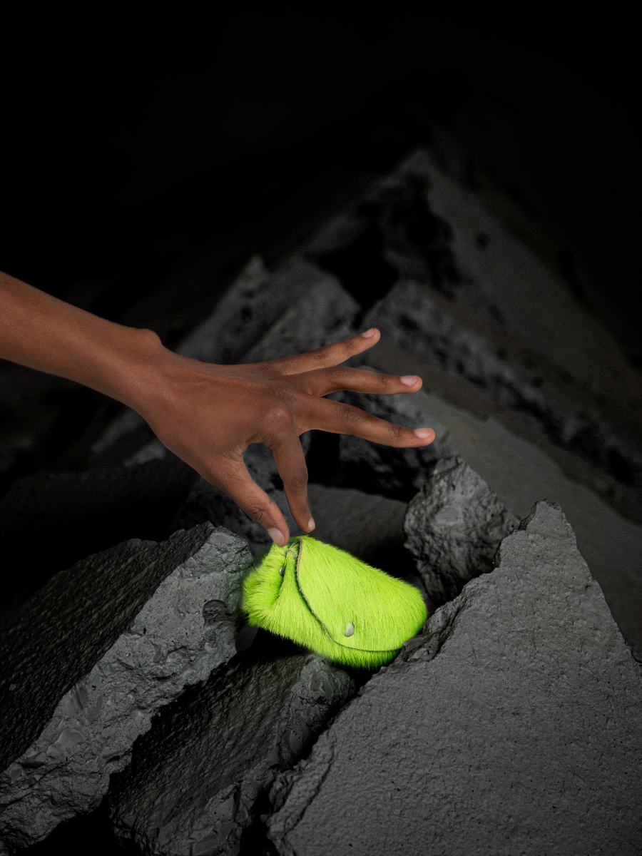 green-leather-purse-legustave-creature-acid-green-paul-marius-campaign-ambient-view-clp-crea-s-gr