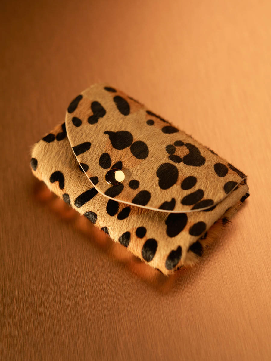 purse-legustave-leopard-beige-ambient-view-clp-lp-bei