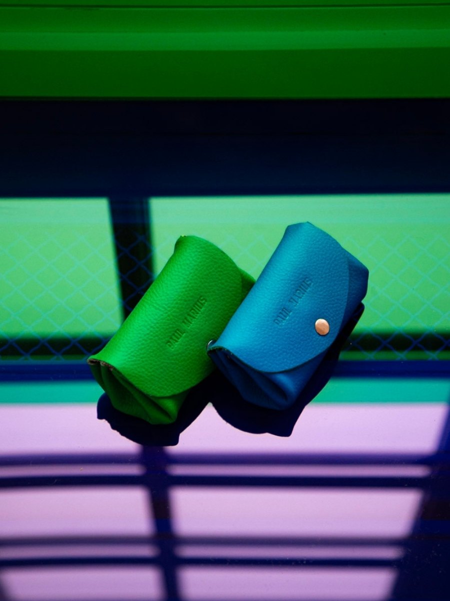 blue-leather-purse-legustave-neon-paul-marius-campaign-ambient-view-clp-ne-blu