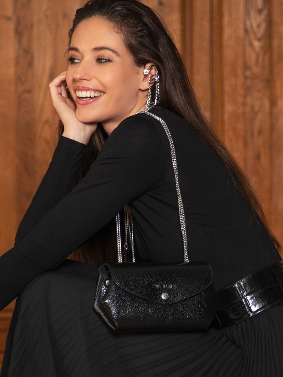 mini-bag-shimmering-black-legustave-pochette-eclipse-ambient-view-clpl-m-b