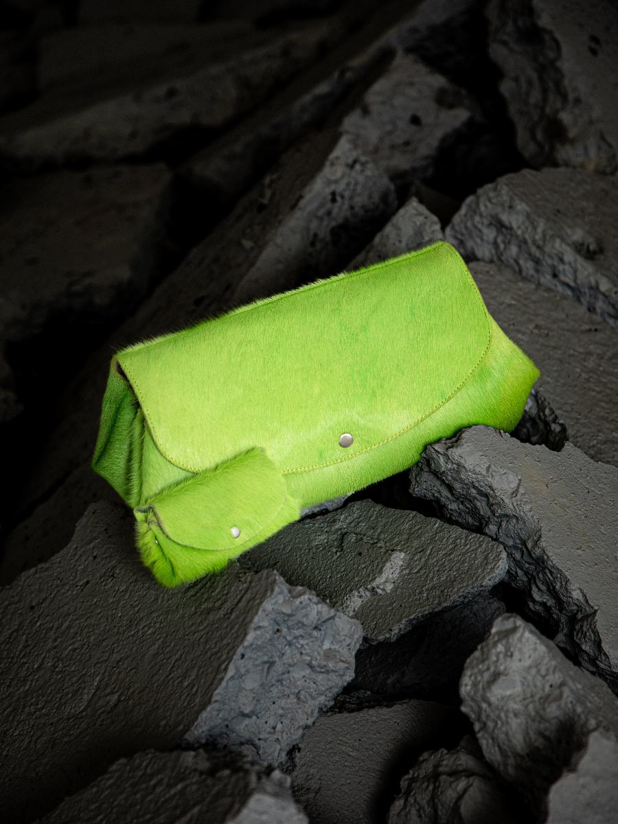 green-leather-purse-legustave-xl-creature-acid-green-paul-marius-campaign-focus-material-view-clpxl-crea-s-gr