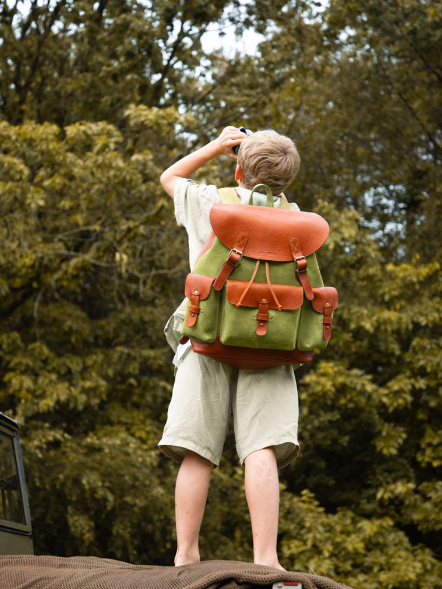 leather-back-pack-brown-khaki-front-view-picture-lemeridien-nomade-paul-marius-m35-oco-gr