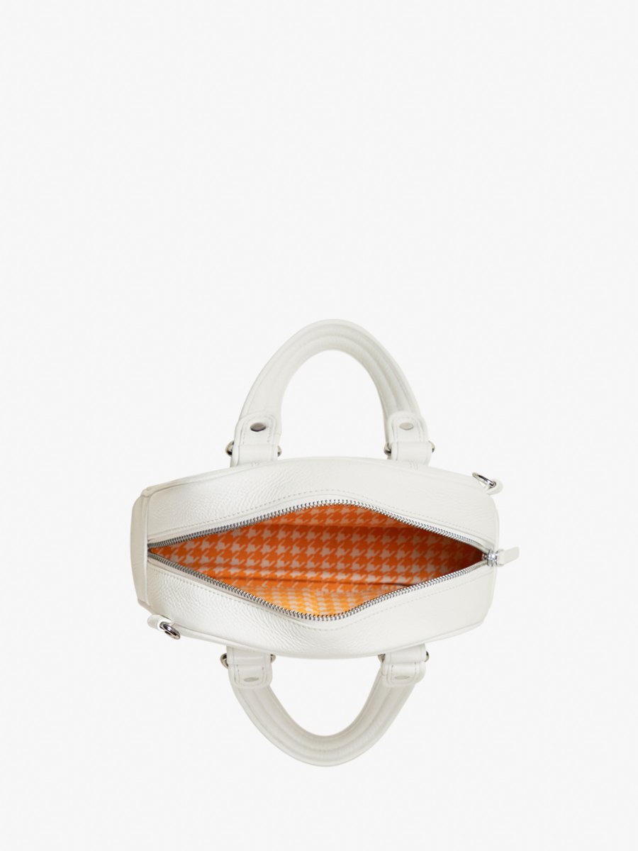 white-leather-handbag-lemini-bowling-vedette-paul-marius-ambient-view-picture-w45xs-w