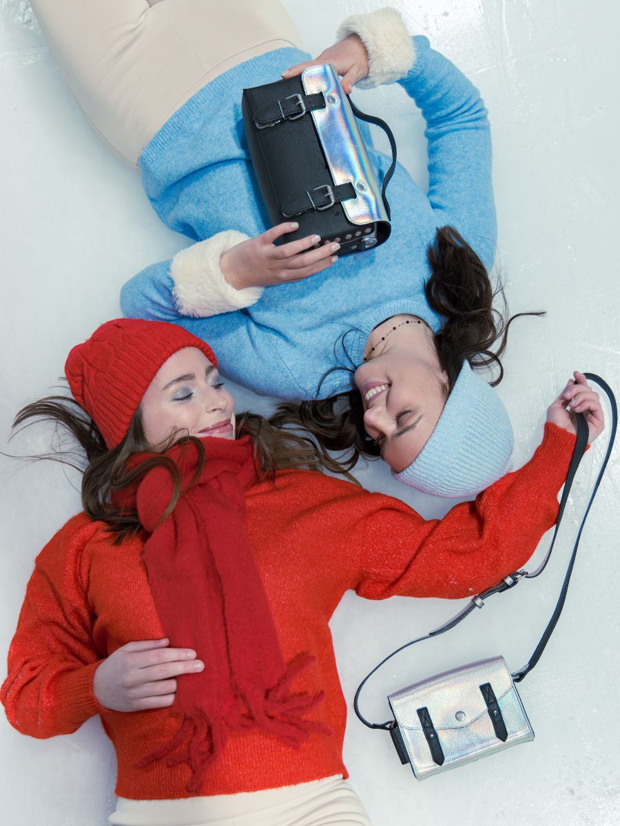 shoulder-bag-lemini-indispensable-givre-holographic-black-focus-material-view-w08s-giv