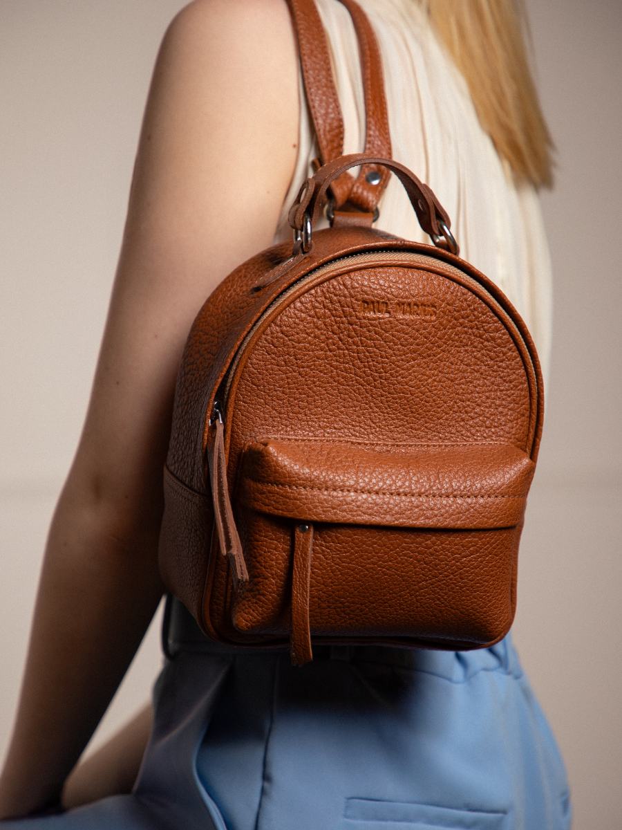 small-leather-backpack-brown-focus-material-view-picture-lemini-intrepide-light-brown-paul-marius-m37s-l