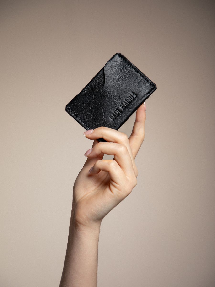 black-leather-card-holder-leporte-cartes-gabin-black-paul-marius-campaign-picture-m55-b