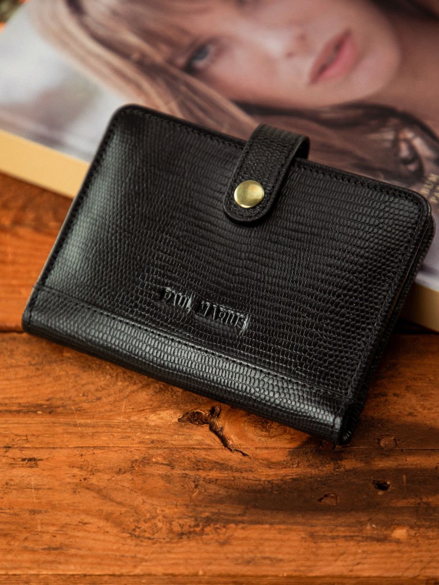 jet-black-leather-wallet-leportefeuille-jeanne-1960-paul-marius-ambient-view-picture-m34-l-b