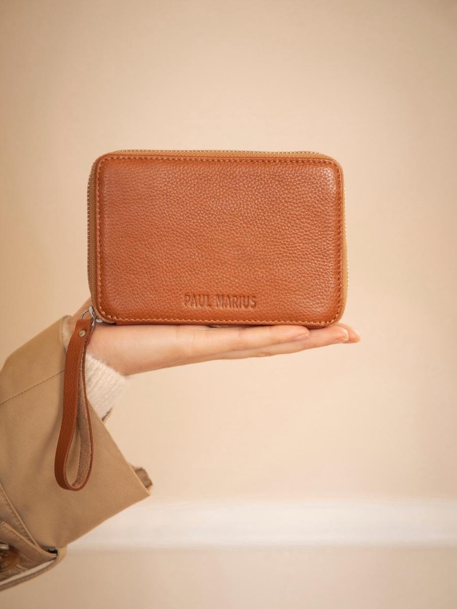 wallet-alice-light-brown-ambient-view-m76-og
