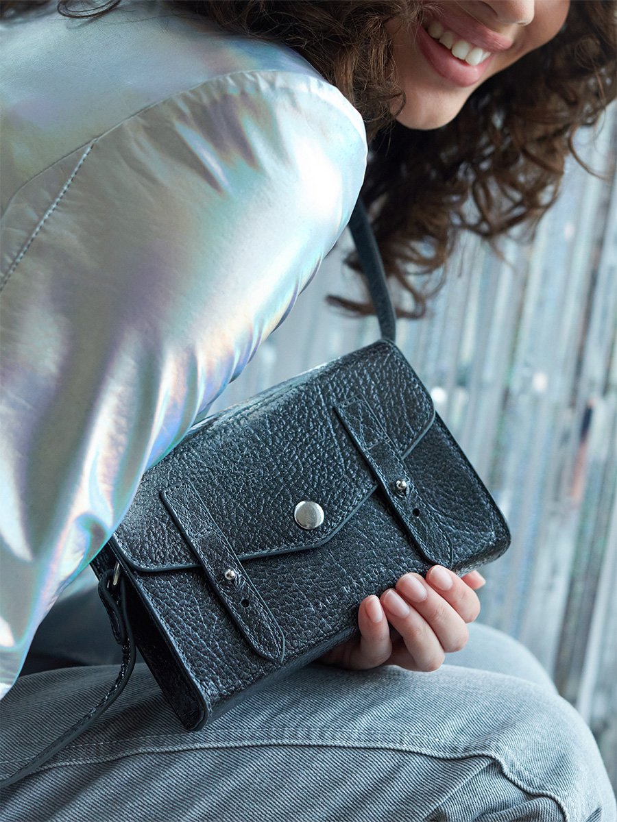 lemini-indispensable-steel-star-leather-shoulder-bag-ambient-view-w08s-st-gm