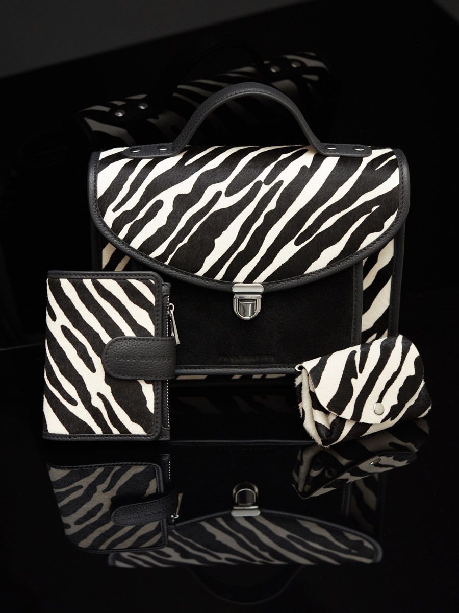 leather-purse-black-white-legustave-back-view-clp-ti-b-w 