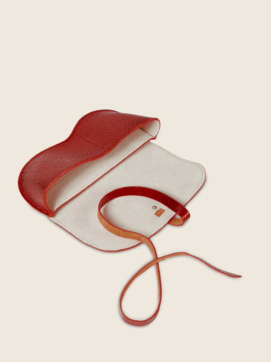 Red leather glasses case L'Étui à Lunettes - Star Flame side view